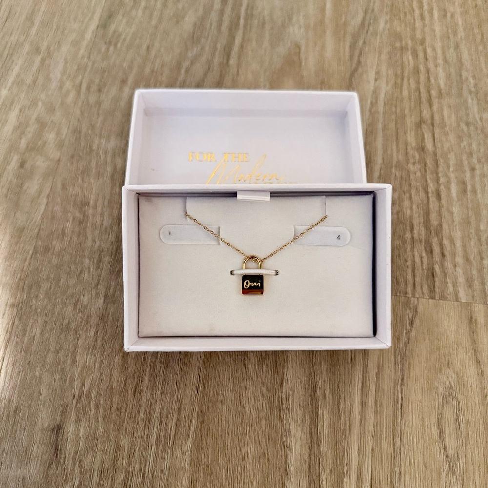Cendré lock necklace